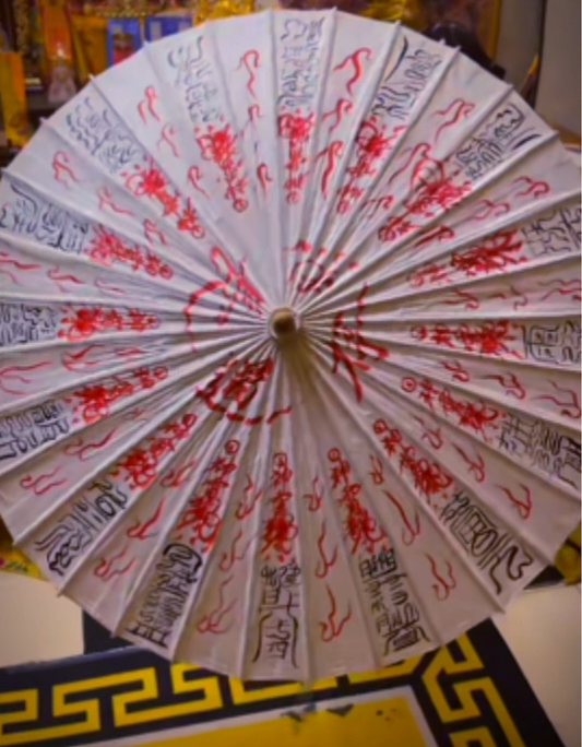 ⭐陰陽傘⭐強力辟邪，對鬼隐身（鬼看不见），不能碰水（因为能沾水的 必须上涂层，上了涂层就没法画了